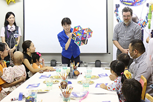 写真の中央は宇宙飛行士の山崎直子さん